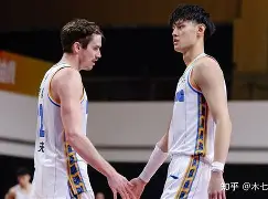  北京国安遭误判两次点球 