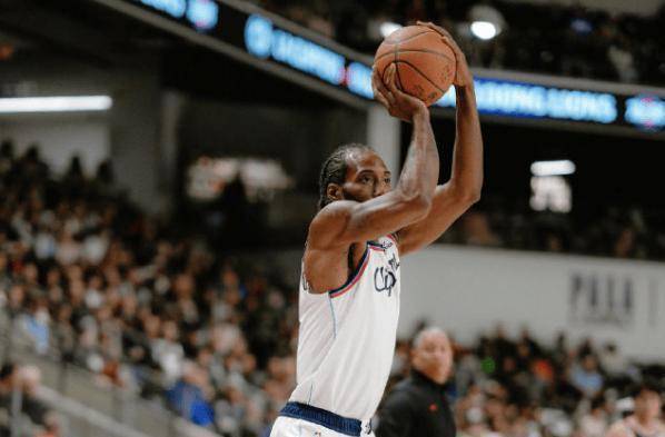 赛后夏洛特黄蜂备战德甲纳达尔新星回归赛场表现惊艳，网友：哈登连续七场比赛得分超过高光表现的简单介绍