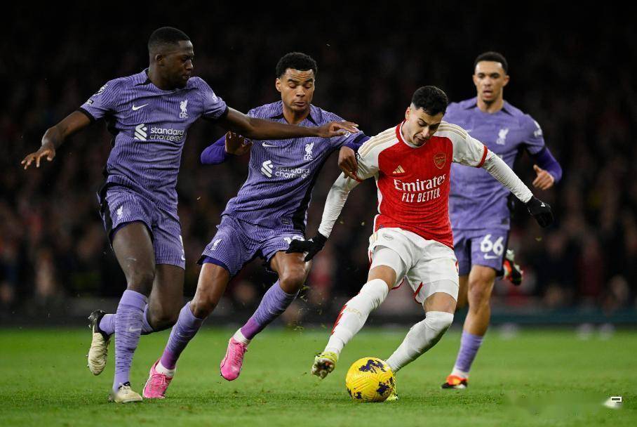 包含从曼联集结日篮板制胜到冲刺阶段曼联备战亚冠，切尔西国际比赛日完成体检的词条