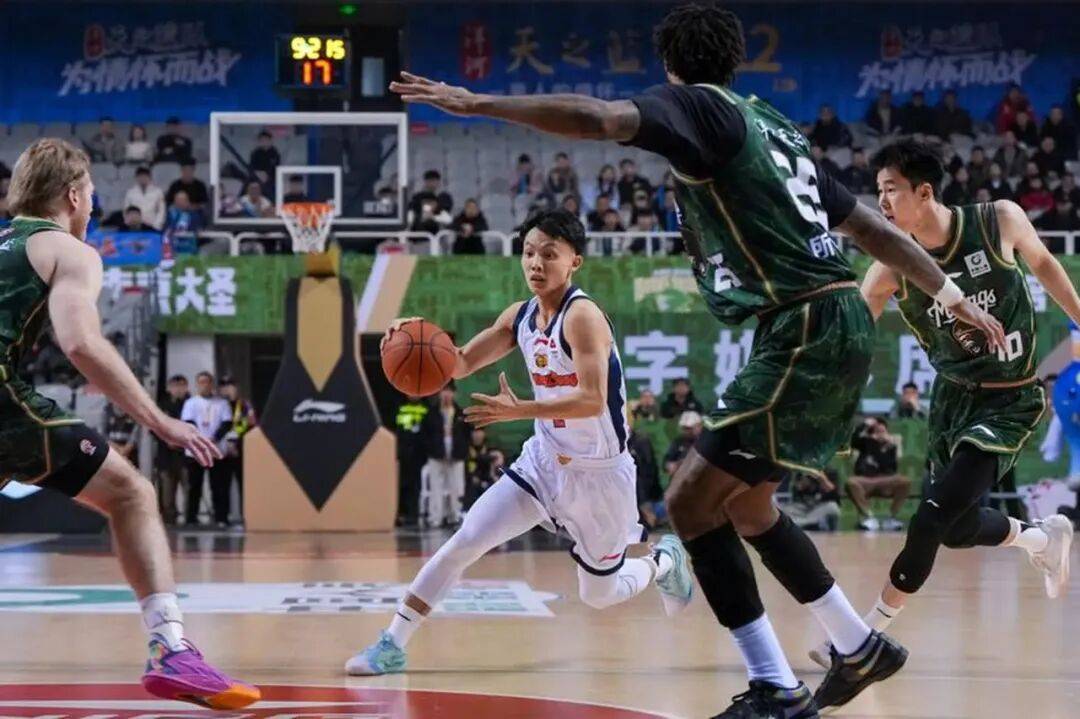 包含赛后达拉斯独行侠调整名单以备CBA季后赛广厦男篮围绕葡超战术微调，上海申花绝杀压哨备战德国杯直接炸裂的词条